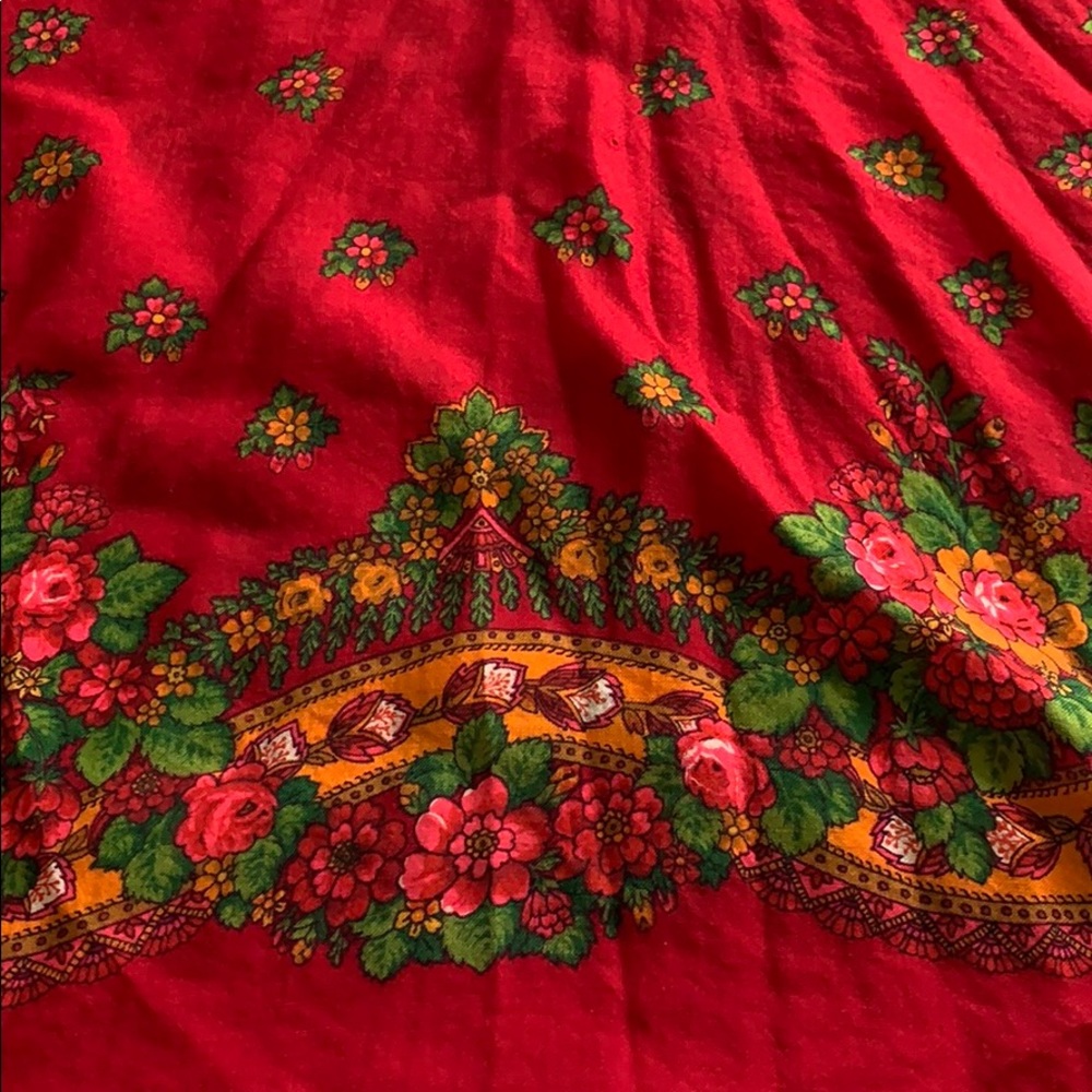Red shawl - Picture 3 of 5